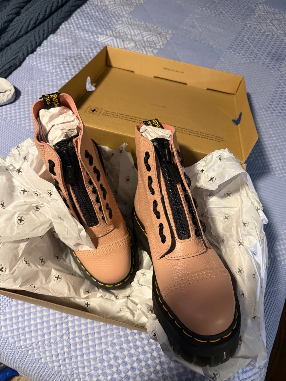 Women’s Dr Martens Sinclair boot - Picture 3 of 10